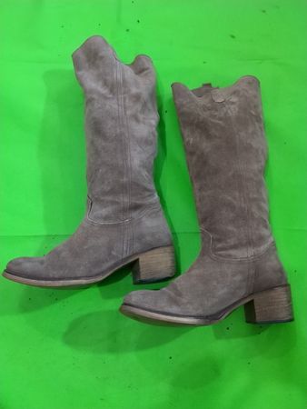 Vera Gonova Gray Suede Boots
