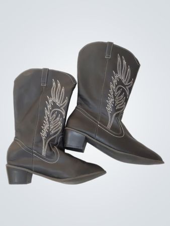 Black Cowboy Boots with White Stitching