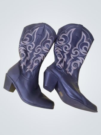 Black Cowboy Boots with White Stitching