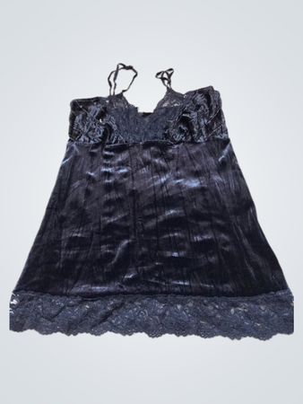 Schwarzes Spitzenbesatz Unterkleid
