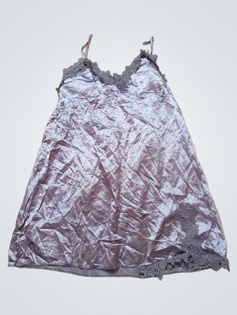 Satin-Slipkleid mit Spitzenbesatz