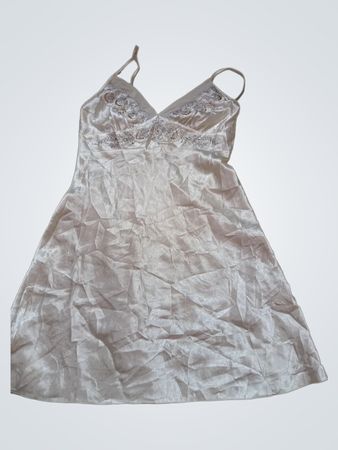Presence White Slip Dress mit verzierten Oberteil