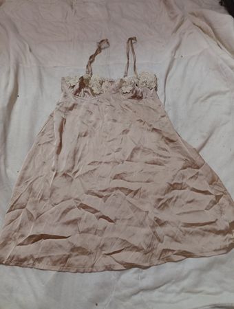 Satin-Nachtkleid