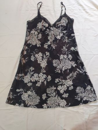 Schwarzes Blumenmuster-Negligé
