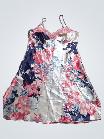 Blumenmuster-Nachtkleid