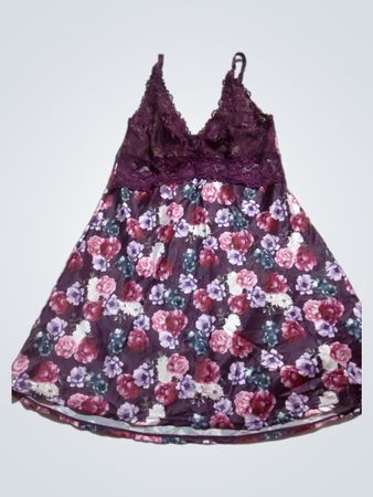 BODYFLIRT Nachthemd mit Blumenmuster und Spitzenbesatz