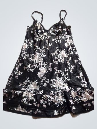 Nächliches Blumendruck-Slipkleid