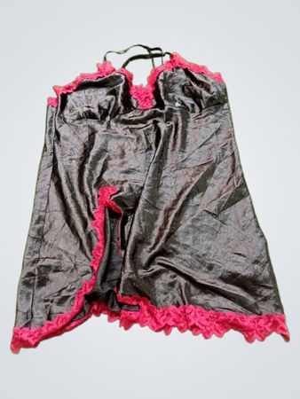 Nuisette en dentelle noire et rose