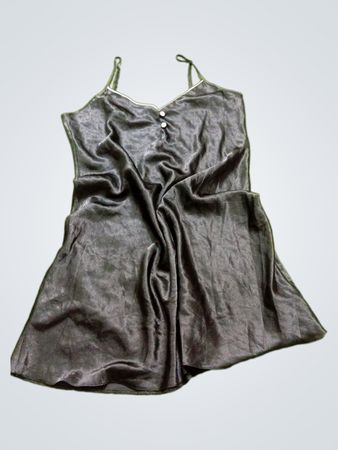 Schwarzes Satin-Nachthemdkleid