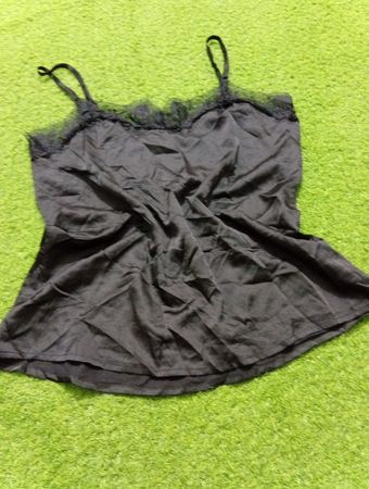 Schwarzes Camisole mit Spitzenbesatz