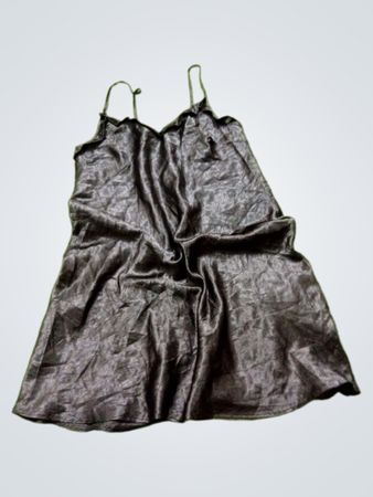 Schwarzes Satin-Nachthemdkleid
