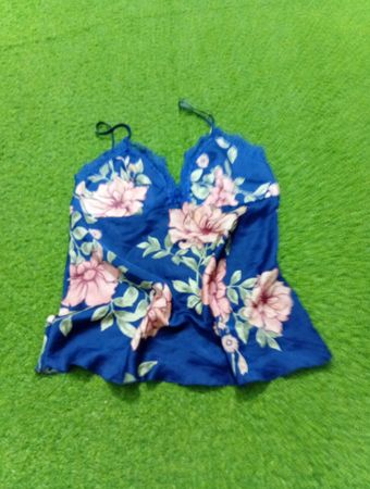 Blaues Blumen-Top
