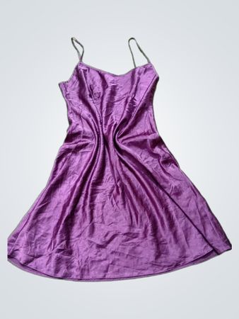 Lila Satin-Negligékleid