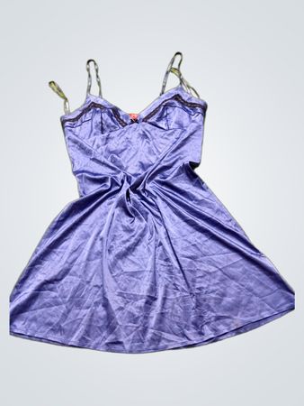 Blaue Satin-Nachthemd