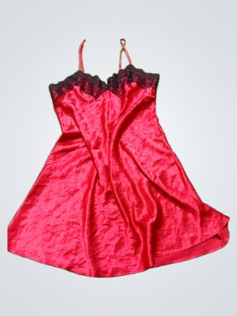 ssshhh Intimates Rote Satin-Nachthemd mit schwarzer Spitzenverzierung