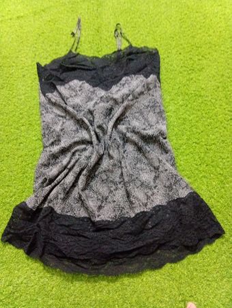 AVON Damen schwarzes und graues Slipkleid mit Schlangenmuster und Spitzenbesatz