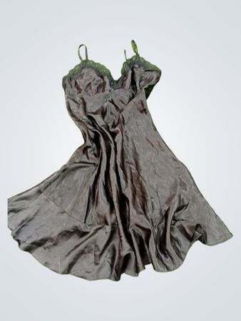 Amour schwarzes Satin-Slipkleid