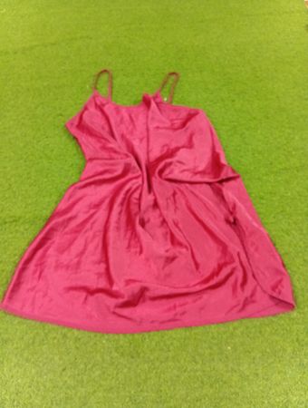 Rotes Satin-Nachthemd-Kleid