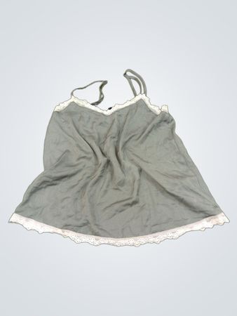 Graues Camisole mit Spitzenbesatz