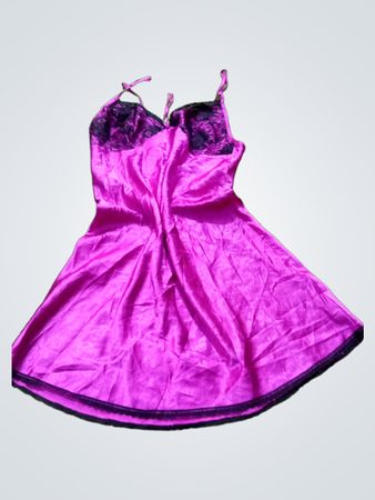 Dorothy Perkins rosa Satinkleid mit schwarzer Spitzenverzierung