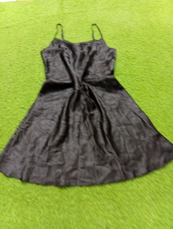 Schwarzes Spaghettiträger-Kleid