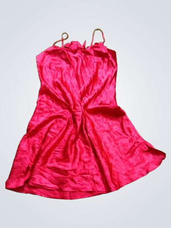 Rotes Satin-Camisolekleid