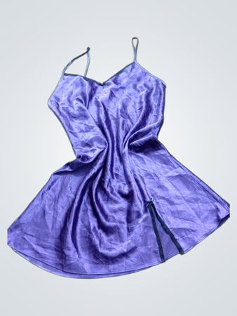 Lila Satin-Nachthemdkleid