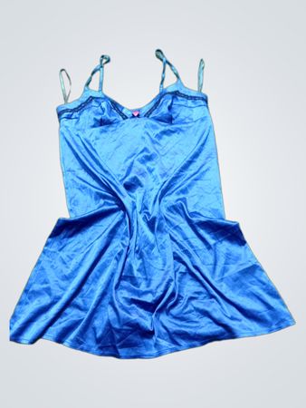 Blaues Satin-Unterkleid
