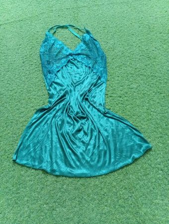Grünes Satinspitzen-Babydoll-Kleid
