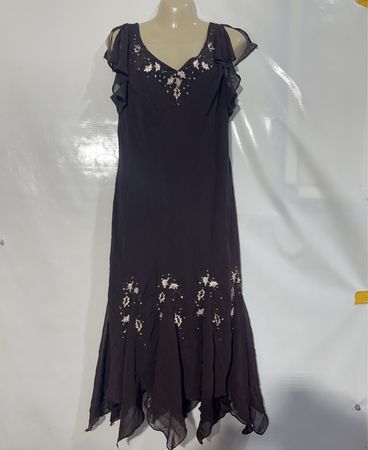 S.L. Fashions braunes, verziertes Maxikleid