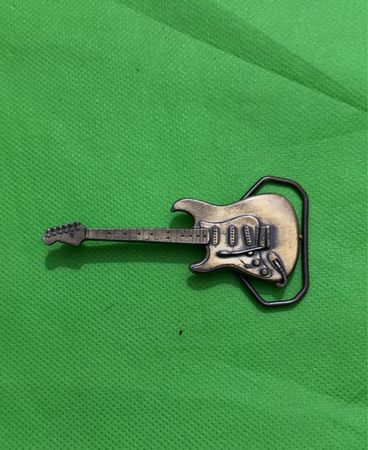 Guitar-shaped Belt Buckle