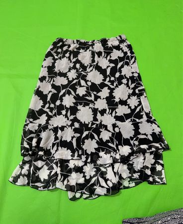 Sag Harbor Black & White Floral Print Ruffle Skirt