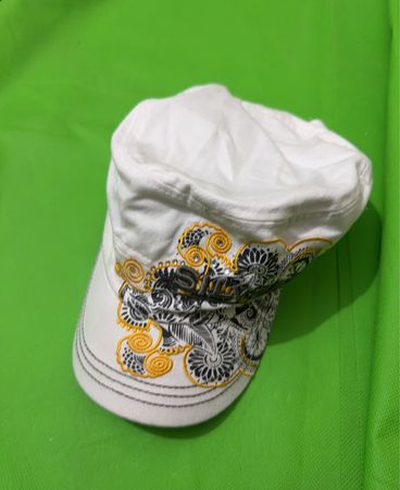 Soul White Cap mit schwarzem und gelbem Design