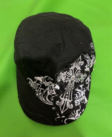 Zancap Schwarze Mütze mit Kreuzverzierung