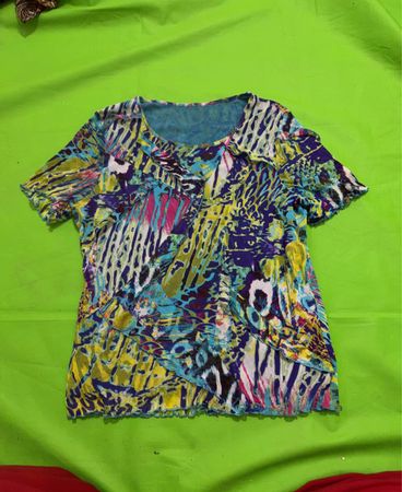 Damen Kurzarmshirt mit abstraktem Druck