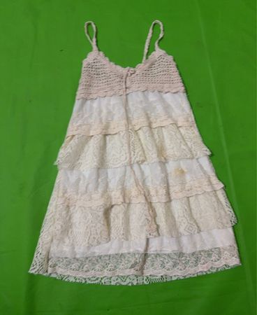 G66 Geschichtetes Spitzenkleid