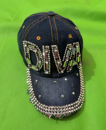 Jeansmütze mit "DIVA"-Verzierung