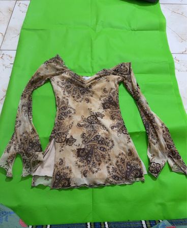 Liquid Paisley Print Bell Sleeve Off-Shoulder Top