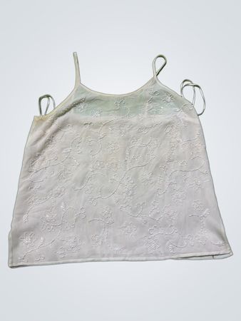 Weißes Top mit floralem Stickerei
