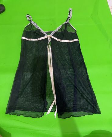 Schwarzes transparentes Babydoll mit weißem Band und Spitzenbesatz