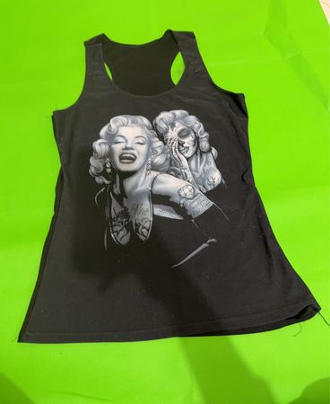 Schwarzes Tanktop mit Marilyn Monroe und Zuckerschädel-Grafik