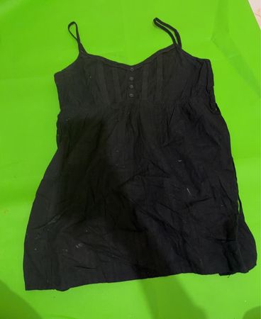 Schwarzes Cami-Kleid mit Knöpfen
