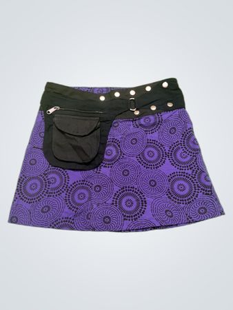 Violette und schwarze Minirock mit Taschen