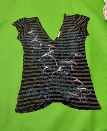 Gestreiftes T-Shirt mit Vogelgrafik