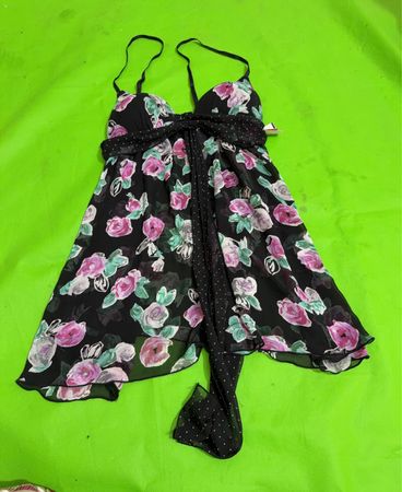 In Bloom Floral Print Babydoll mit Pünktchenbesatz