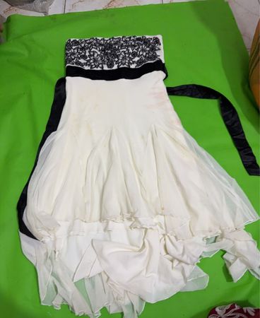 Jane Norman Weißes Kleid mit Schwarzer Spitze