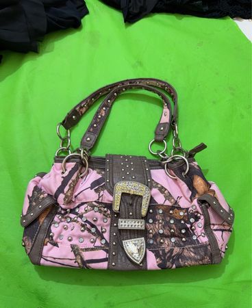 Mossy Oak Pink Camo Rhinestone Buckle Handbag