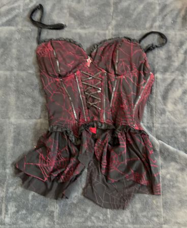 Gothic-Korsett mit Spinnennetzmuster