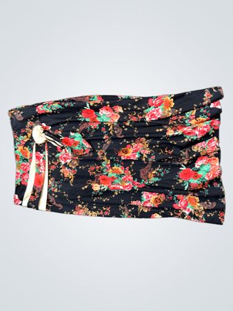 Schwarzer Midirock mit Blumenmuster und Bindeband-Detail
