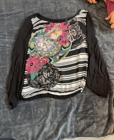 Desigual Damen Langarm-Oberteil mit Schmetterlings- und Blumenprint